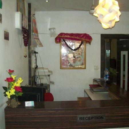 Hotel Mid - Way Inn Ґандінаґар Екстер'єр фото